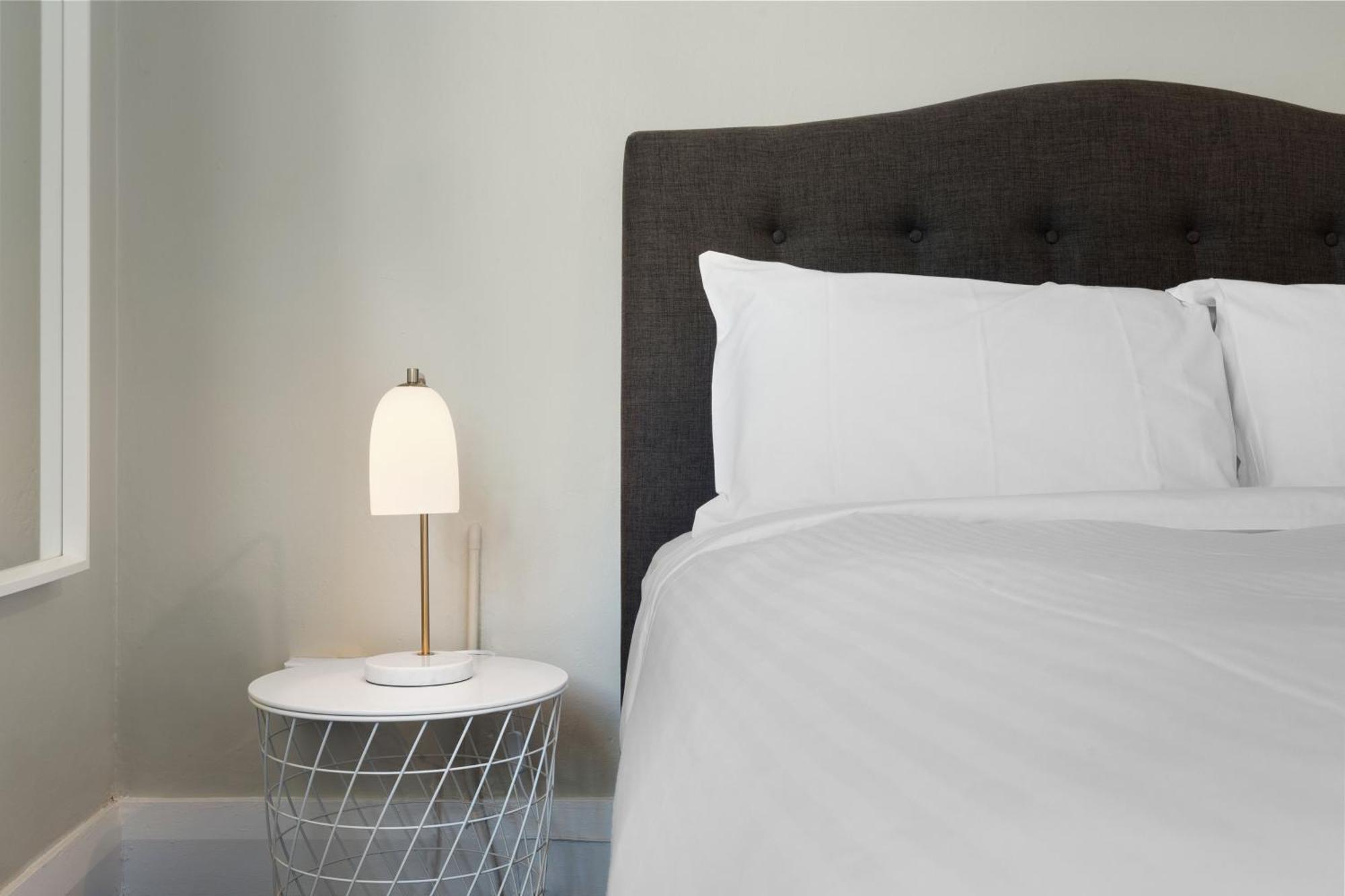 Chic 2br With Artful Touches In Bondi * Sydney