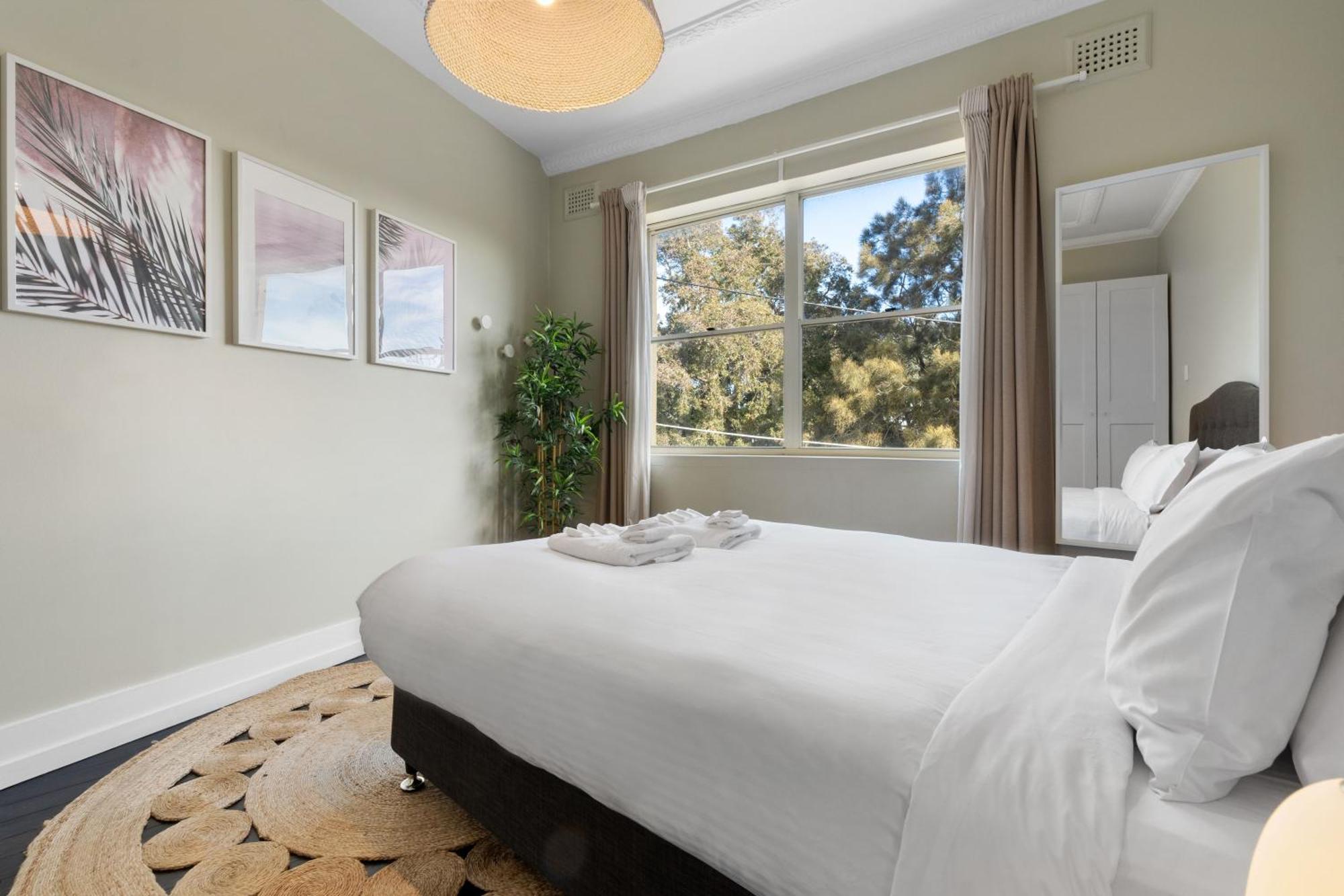 Apartment Chic 2br With Artful Touches In Bondi *